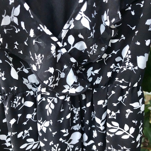 Converse Dress Floral V-Neck Black & White Cottagecore XS - Picture 5 of 10